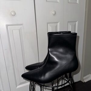 Elegant Black Heeled Boots